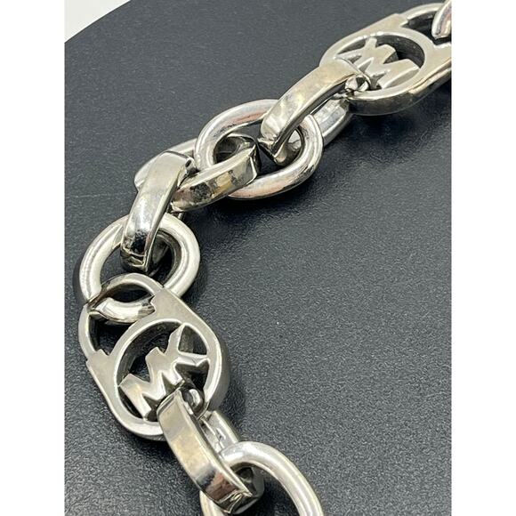 Michael Kors Silver Heritage Fulton Padlock Station Pave Crystal Toggle Bracelet - Picture 8 of 9